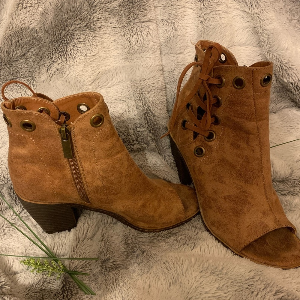 Buckle open toe booties in tan suede